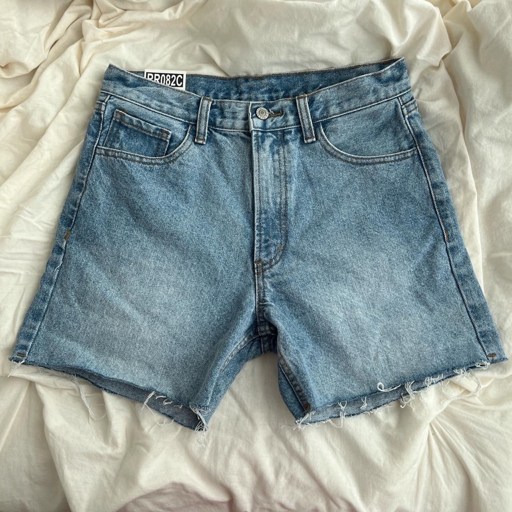Brandy Melville RR082C High Waisted Denim Shorts